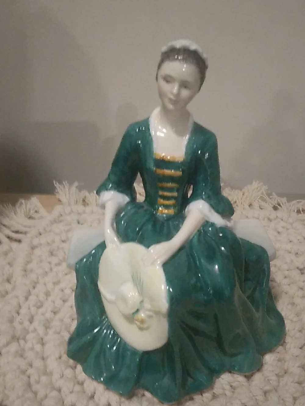 Royal Doulton A Lady From Williamsburg Figurine HN 2228